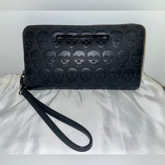 Betsey Johnson Black Skull Embossed Wristlet Wallet - Picture 1 of 5